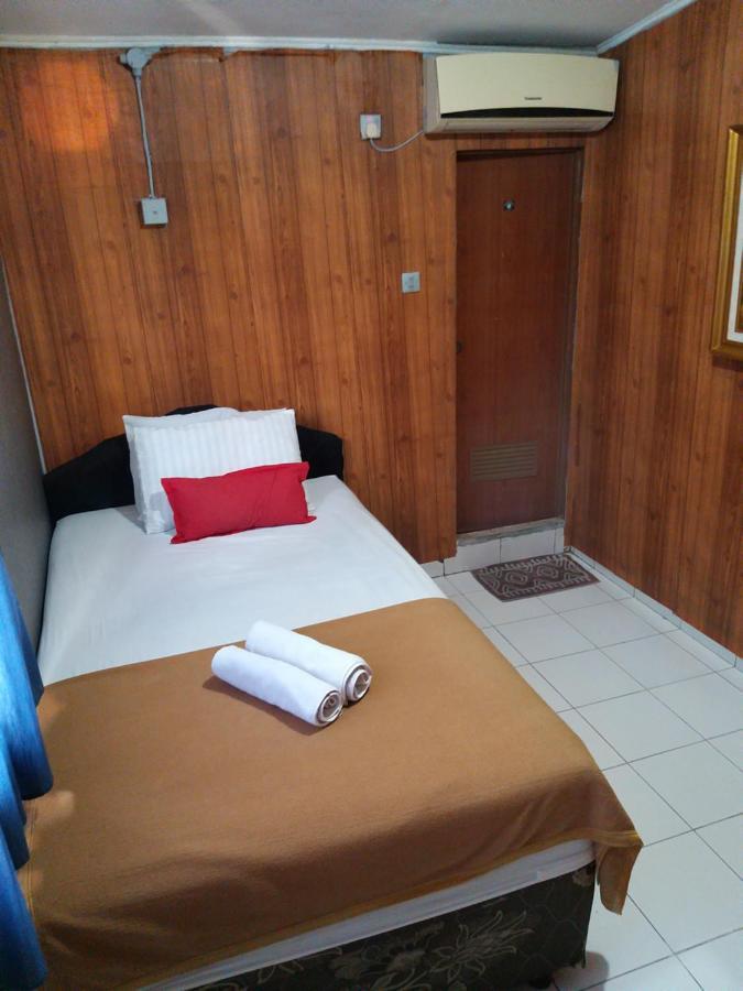 Venice Guest House Redpartner Jakarta Exterior photo